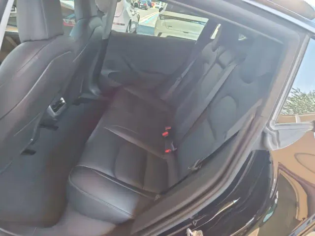 Tesla Model 3 — Фото автомобиля 16