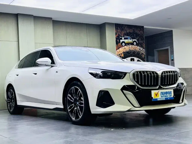 BMW 5 Series — Фото автомобиля 3