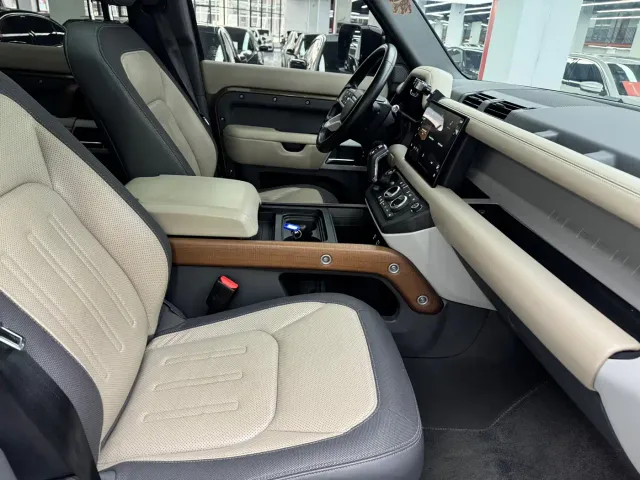 Land Rover Defender — Фото автомобиля 10