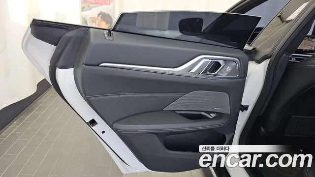 BMW i4 — Фото автомобиля 18
