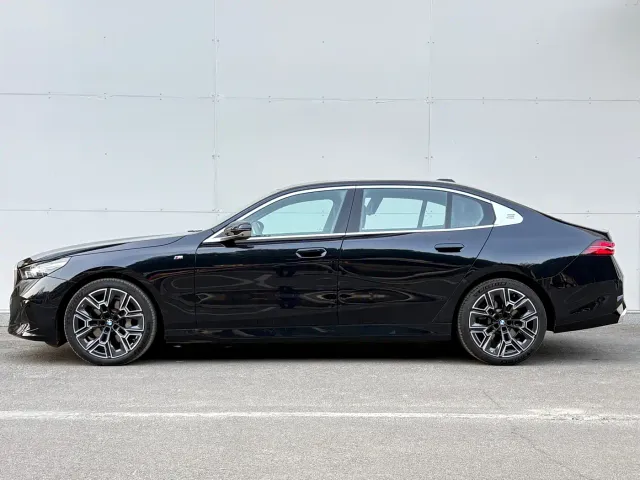 BMW 5 Series — Фото автомобиля 3