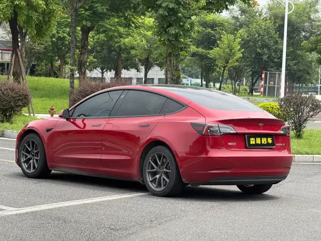 Tesla Model 3 — Фото автомобиля 13