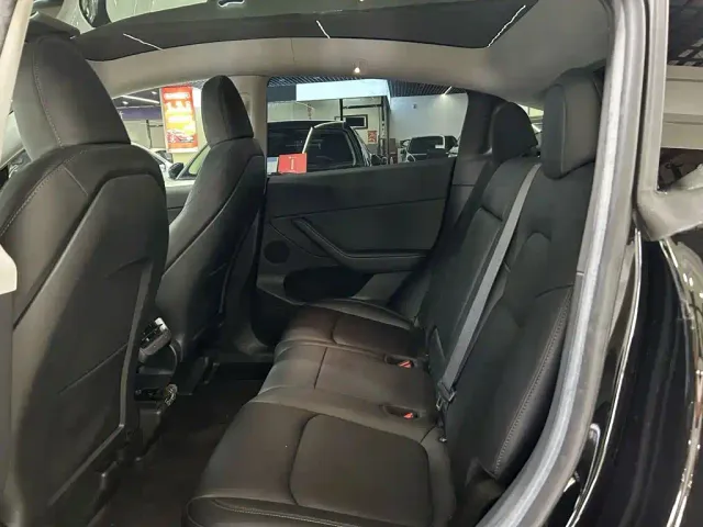 Tesla Model Y — Фото автомобиля 9