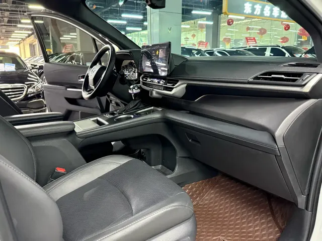 Toyota Sienna — Фото автомобиля 17