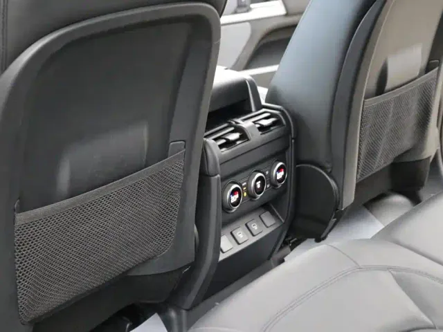 Land Rover Defender — Фото автомобиля 26