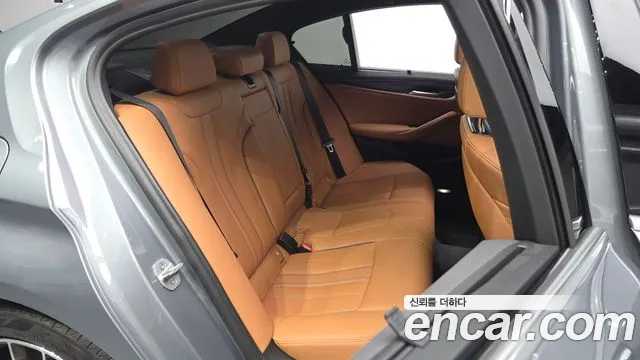 BMW 5-Series — Фото автомобиля 11