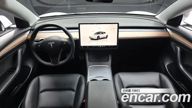 Tesla Model 3 — Фото автомобиля 10