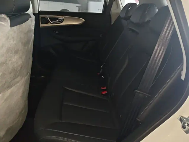 Roewe RX5 — Фото автомобиля 16