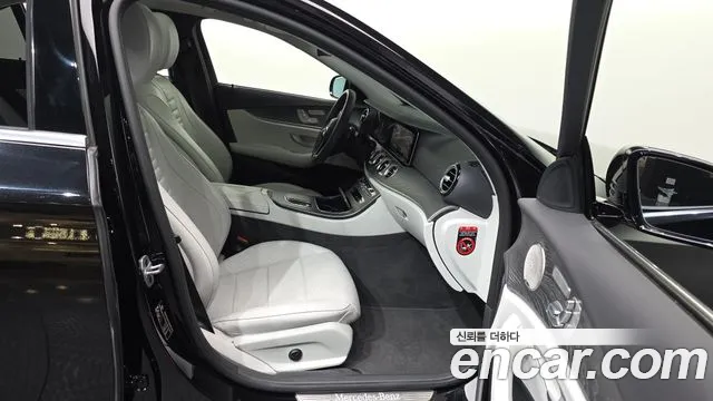 Mercedes-Benz E-Class — Фото автомобиля 17
