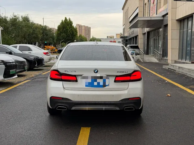 BMW 5 Series — Фото автомобиля 5