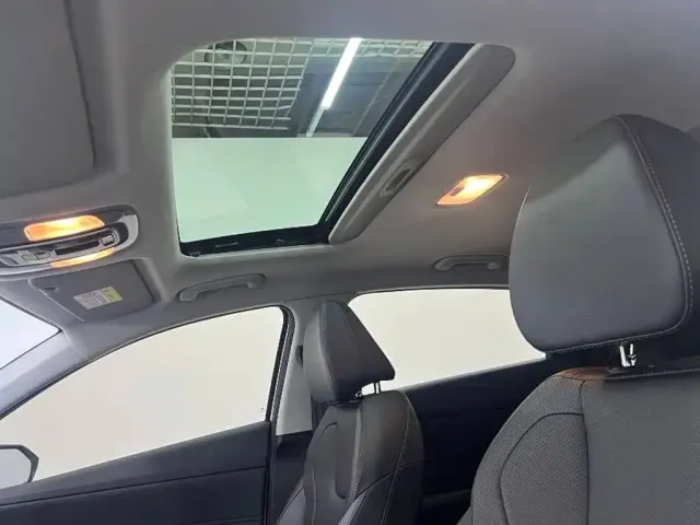 Hyundai Elantra 2023 Model 1.5L CVT LUX Premium Edition — Фото автомобиля 11