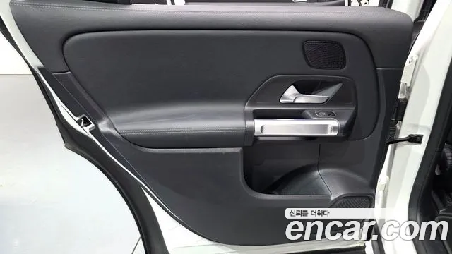 Mercedes-Benz EQB — Фото автомобиля 23