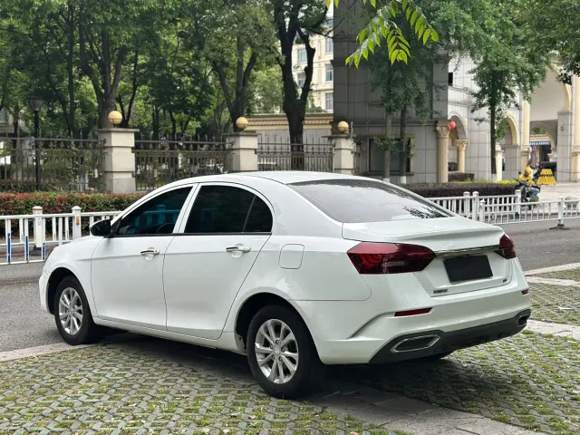 Geely Emgrand — Фото автомобиля 4