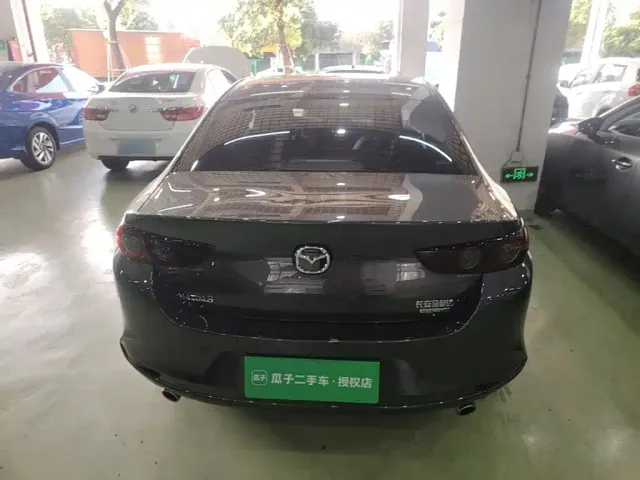 Mazda Axela — Фото автомобиля 5
