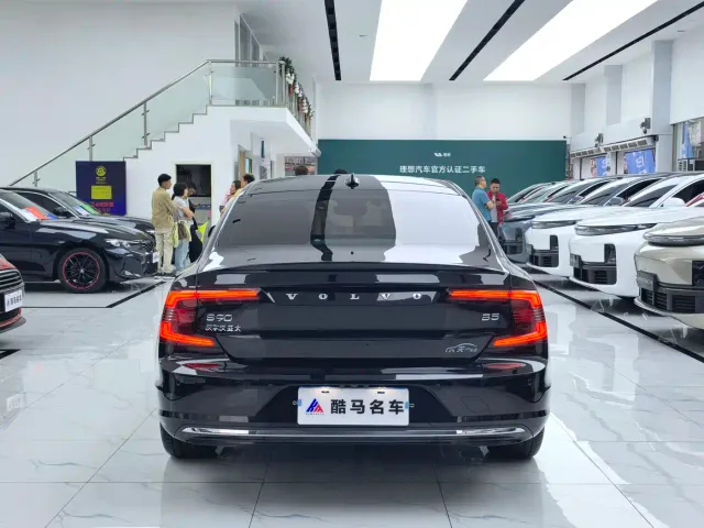 Volvo S90 — Фото автомобиля 14