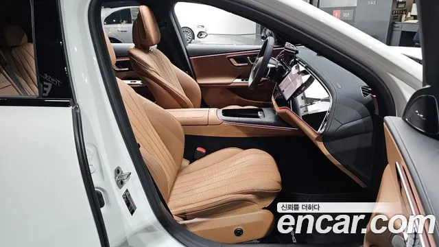 Mercedes-Benz E-Class — Фото автомобиля 24