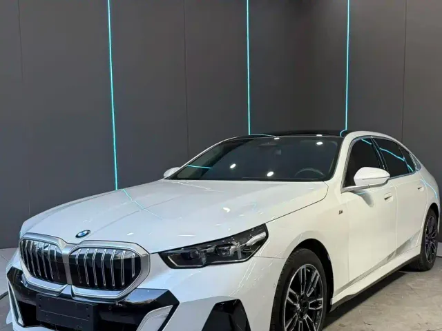 Фотография автомобиля — BMW 5 Series
