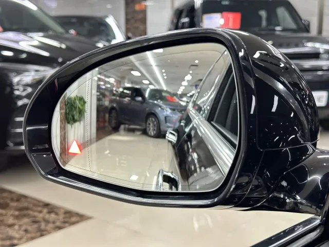 Mercedes-Benz E-Class — Фото автомобиля 21