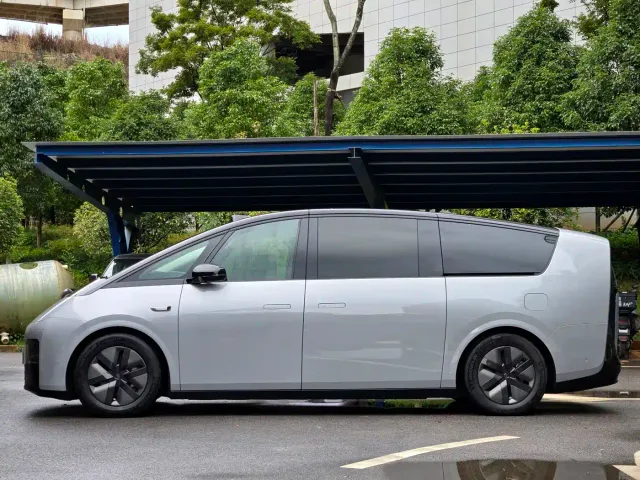 Li Auto MEGA — Фото автомобиля 4