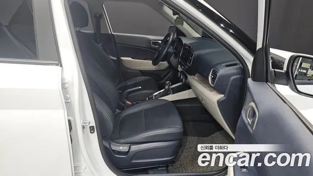 Hyundai Venue — Фото автомобиля 16
