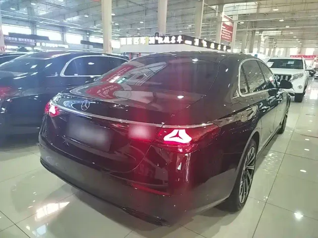 Mercedes-Benz E-Class — Фото автомобиля 6
