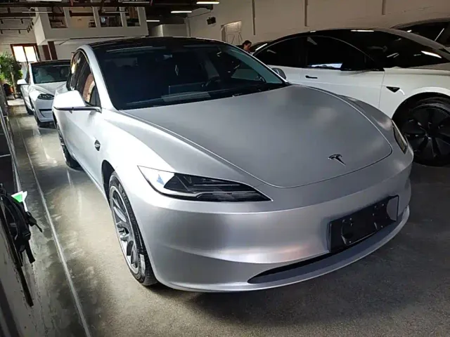 Tesla Model 3 — Фото автомобиля 3