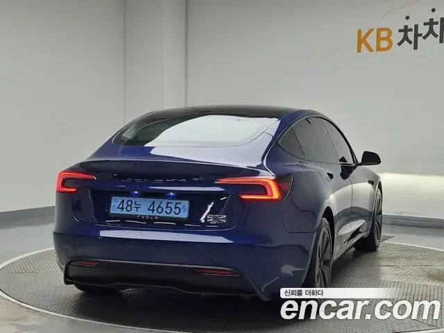Tesla Model 3 — Фото автомобиля 3