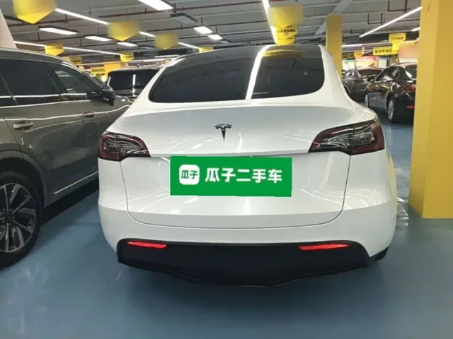 Tesla Model Y — Фото автомобиля 5