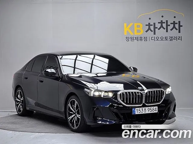 BMW 5 Series — Фото автомобиля 5