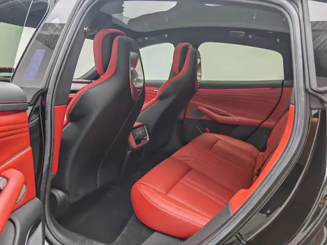 Xiaomi SU7 — Фото автомобиля 8
