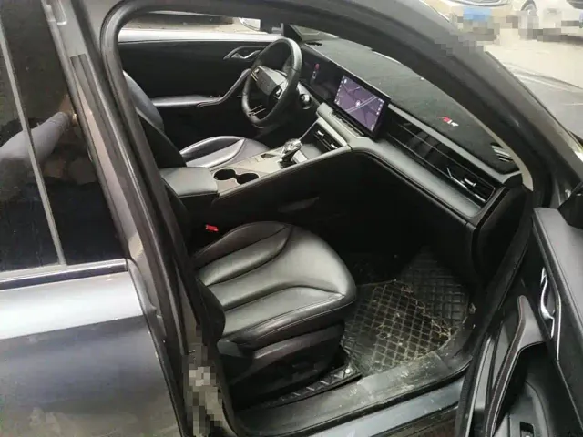 Roewe RX5 — Фото автомобиля 11