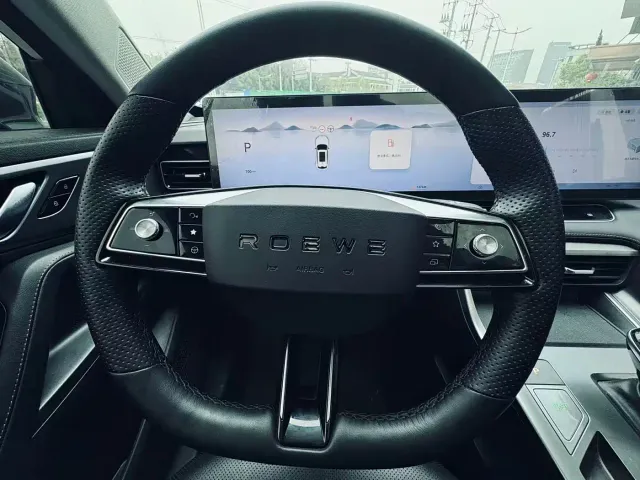 Roewe RX5 — Фото автомобиля 10