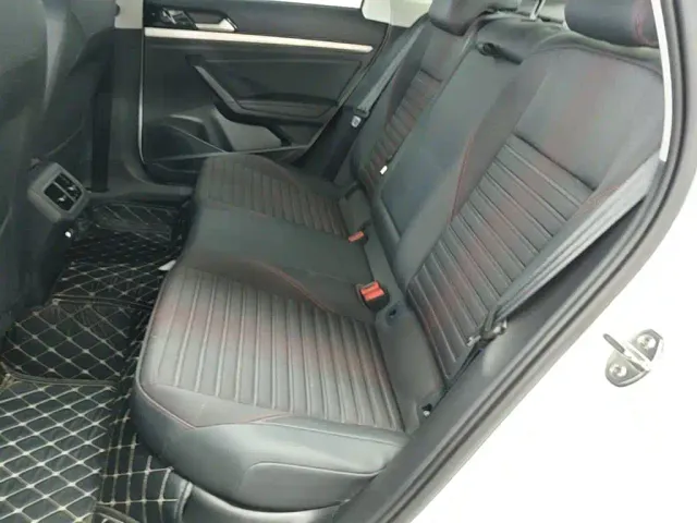 Volkswagen Lavida — Фото автомобиля 16