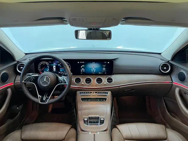 Mercedes-Benz E-Class — Фото автомобиля 14