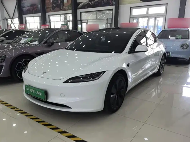 Фотография автомобиля — Tesla Model 3