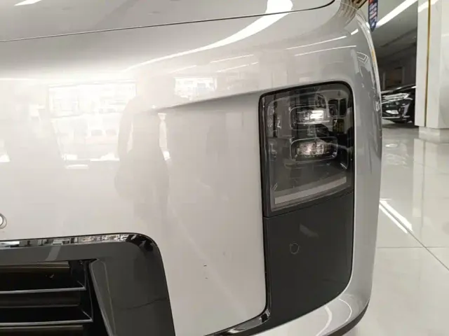 Li Auto i8 — Фото автомобиля 23
