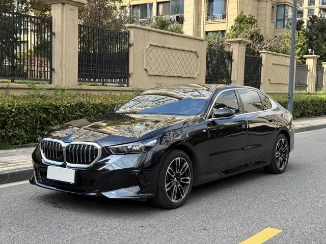 Фотография автомобиля — BMW 5 Series