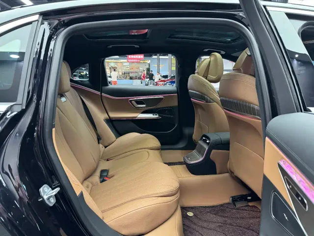 Mercedes-Benz E-Class — Фото автомобиля 7