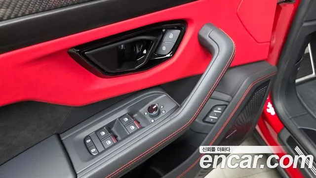 Lamborghini Urus — Фото автомобиля 13
