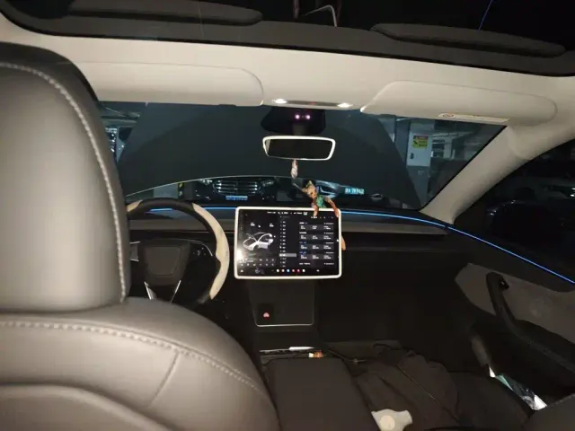 Tesla Model Y — Фото автомобиля 8