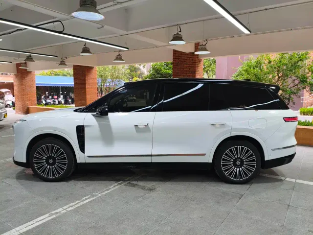 Nio ES8 — Фото автомобиля 2