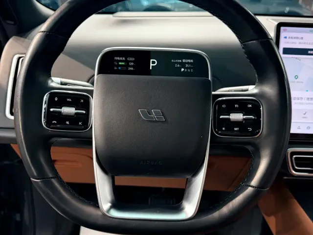 Li Auto L8 — Фото автомобиля 5