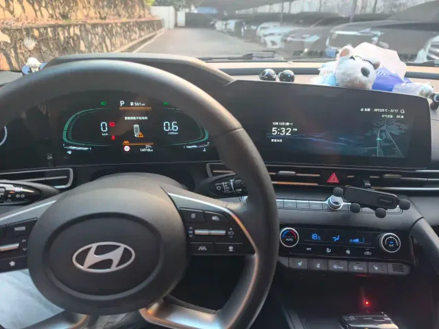 Hyundai Elantra — Фото автомобиля 9