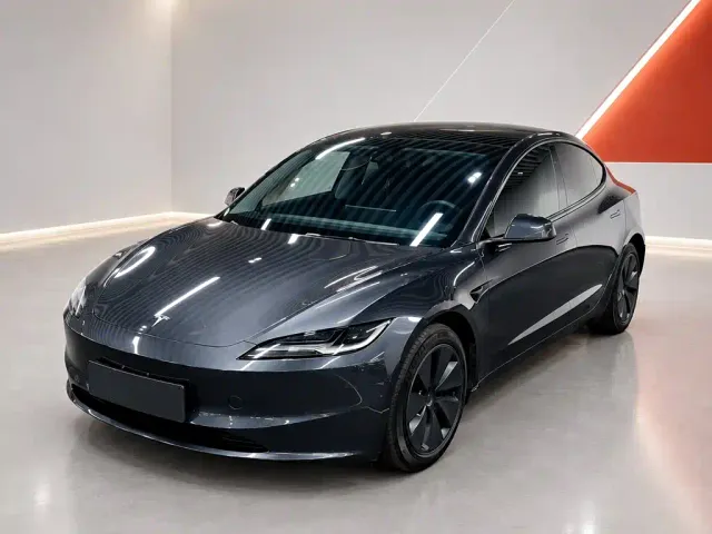 Фотография автомобиля — Tesla Model 3