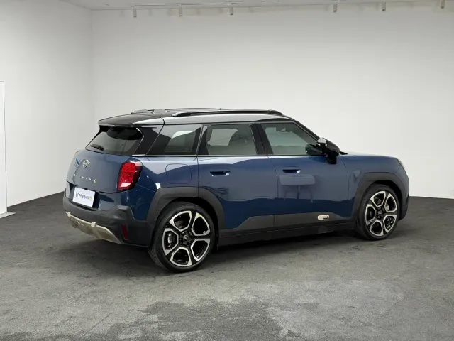 MINI Electric MINI ACEMAN — Фото автомобиля 16
