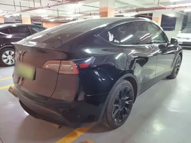 Tesla Model Y — Фото автомобиля 6