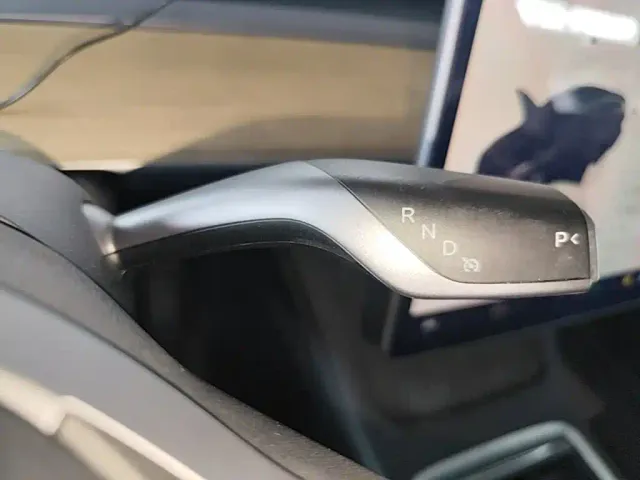 Tesla Model Y — Фото автомобиля 13