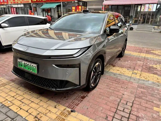 Фотография автомобиля — Toyota BoZhi 3X