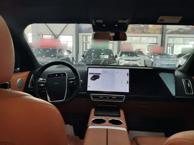 Li Auto L8 — Фото автомобиля 9