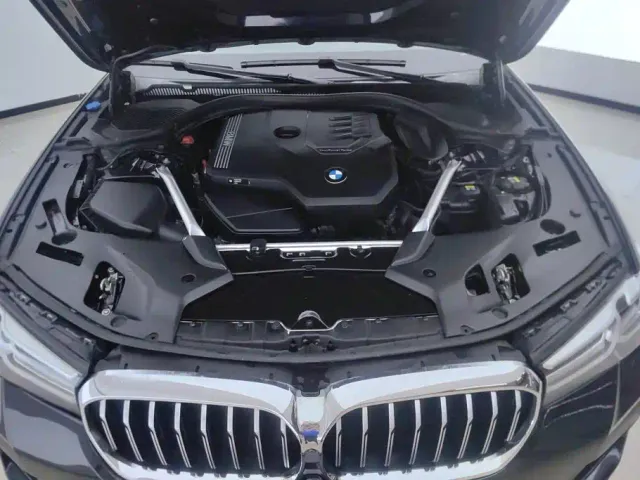 BMW 5 Series — Фото автомобиля 10